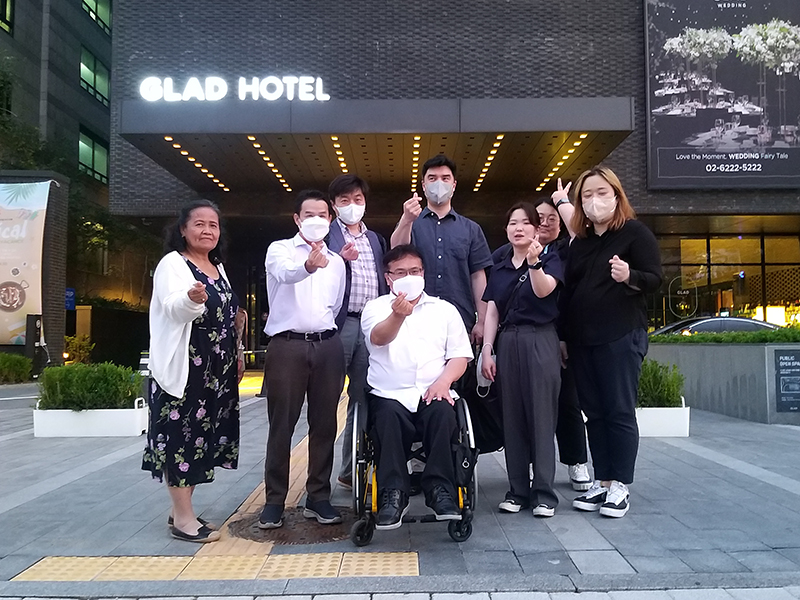 Group photo with DPI-Korea management team organizing the international conference.