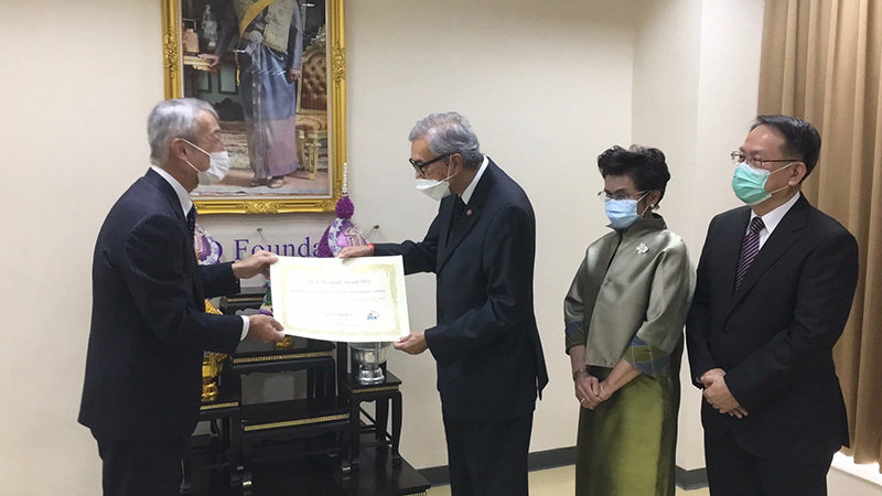 On 12 January 2022, Mr. MORITA Takahiro, the Chief Representative of Japan International Cooperation Agency (JICA) Thailand Office, presented "the 17th JICA President Award" on behalf of JICA Headquarter in Japan, to Dr. Tej Bunnag, the President of the Asia-Pacific Development Center on Disability Foundation.