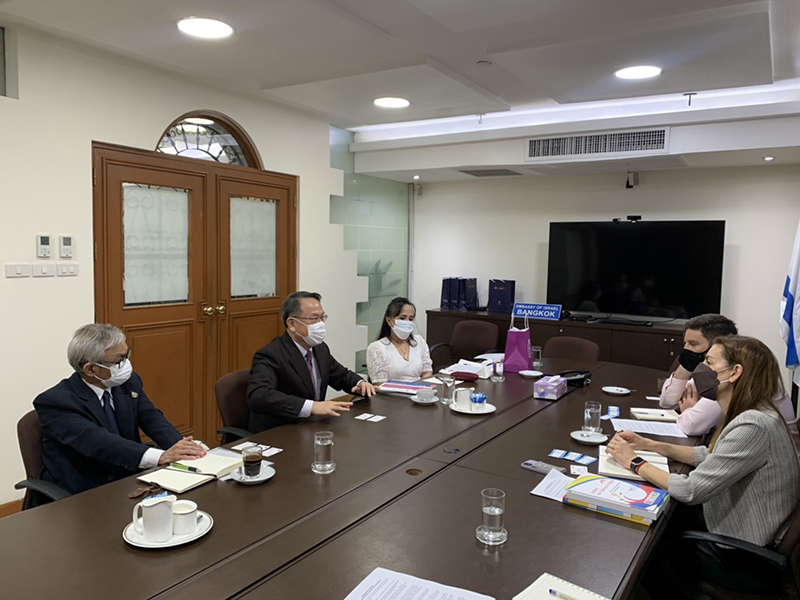 APCD team also met Mr. Ariel Seidman, the Deputy Chief of Israel Mission and Mr. Wanarat Chanphet, Political Officer of the Embassy of Israel in Thailand. It is to seek a possibility for collaborations.