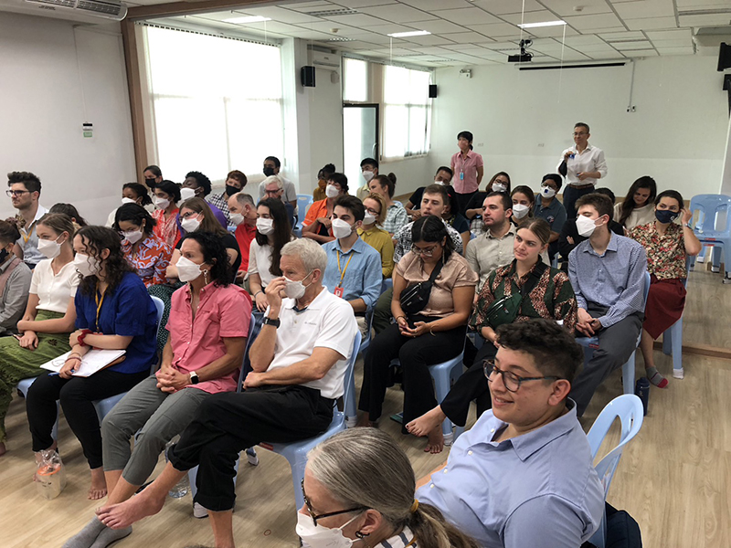 3. 50 new US volunteers participate in interactive sessions on how to live and work with Thai people with diverse characteristics effectively and harmoniously in Thailand.