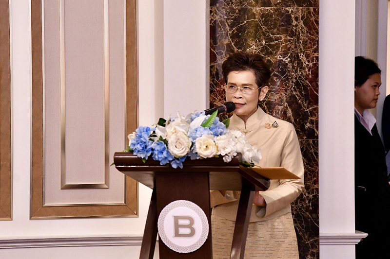 Mrs. Saranpat Anumatrajkij, Director of ATCSW delivered a welcome remark on the opening program.