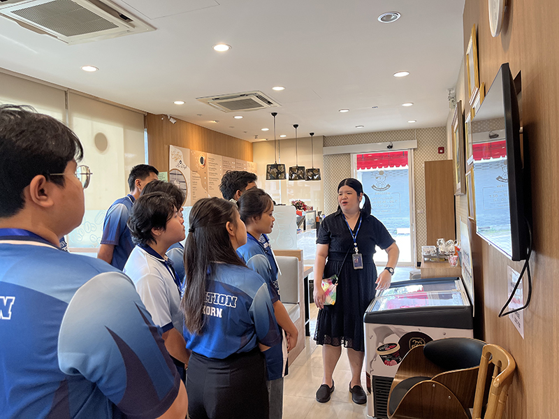 The student visited APCD 60+ plus Kitchen by CP which facilitated by Ms. Supaanongคณะ