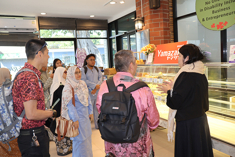 The delegations visited APCD Kitchen by CP and 60+ plus Bakery & Chocolate café which facilitated by Ms. Supaanong Panyasirimongkol 