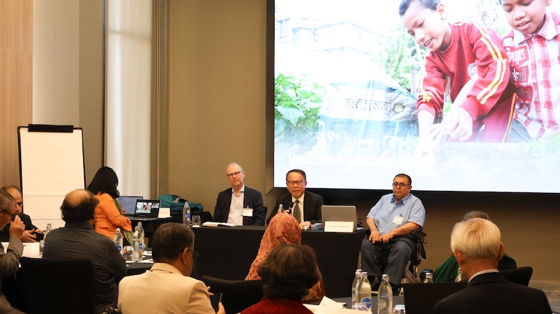 Photo 2: Mr. Piroon Laismit, Executive Director of APCD delivered the welcome Remarks.
