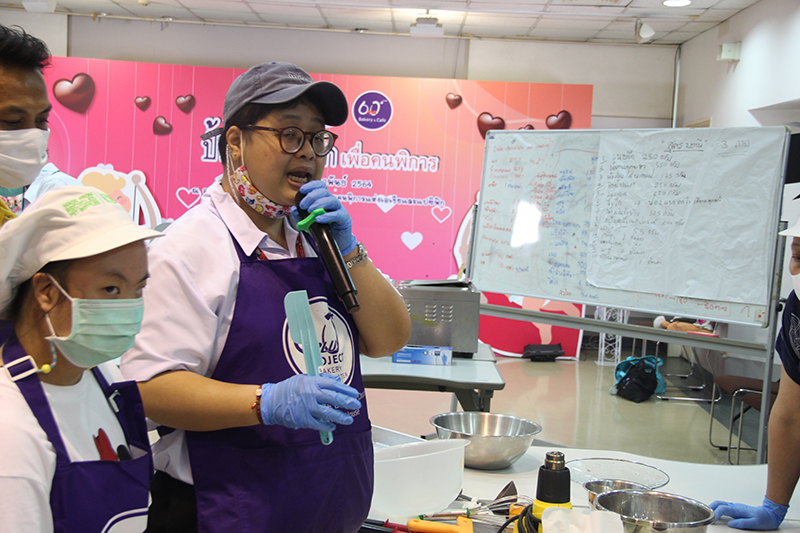 Ms. Paritha Pathamasing Na Ayudhaya, Barista at APCD Chocolate Cafe Department, Ratchawithi Branch, facilitated the workshop on chocolate making for children with special needs at “Sharing love & empowering Thai persons with disabilities and giving back to the society”.