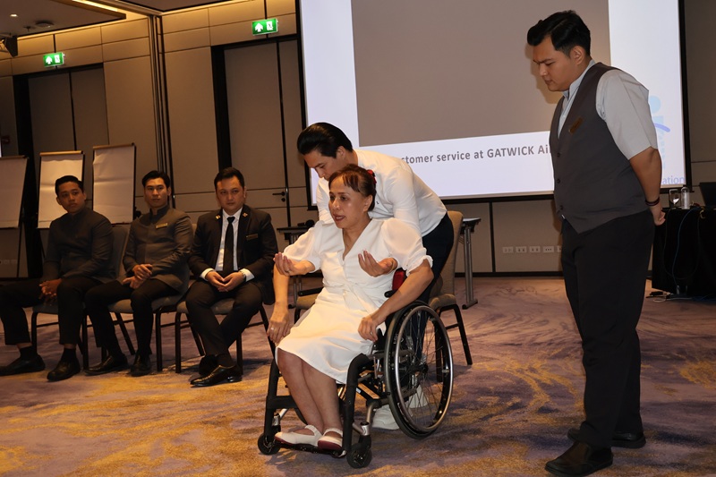 Ms. Nongnuch Maytarjittipun, APCD Information & Knowledge Management delivered instruction to staff on how to effectively serve customers with disabilities.