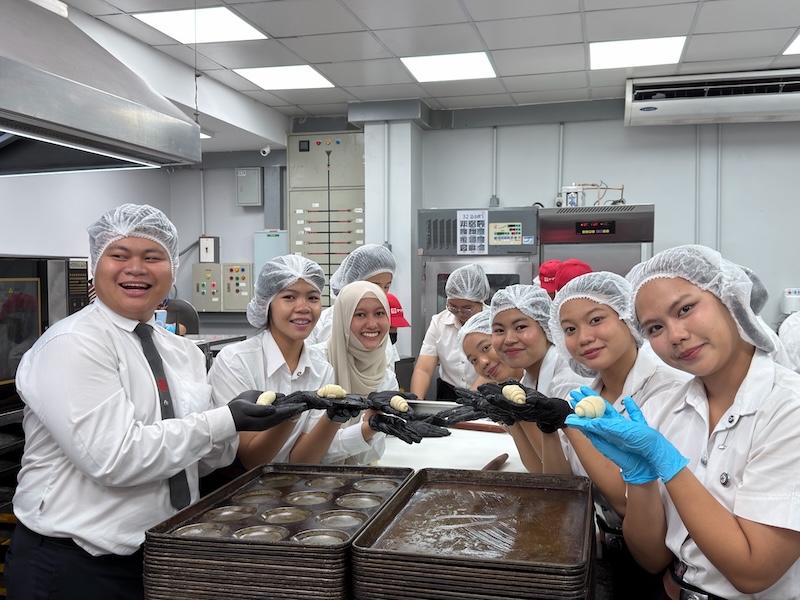 The students experienced in making bread.